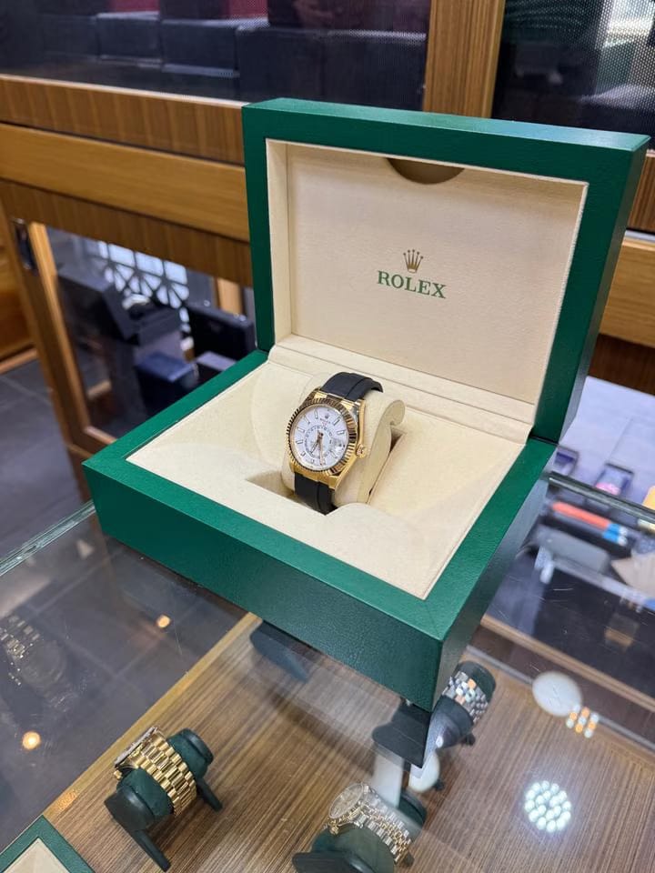 Rolex | Sky-Dweller | 336238 | Yellow gold | 42 mm | Rubber | White | Automatic