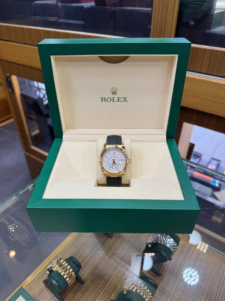Rolex | Sky-Dweller | 336238 | Yellow gold | 42 mm | Rubber | White | Automatic