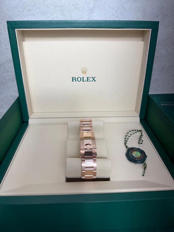 Rolex | GMT-Master II | 126715CHNR | Red gold | 40 mm | Rose gold | Black | Automatic