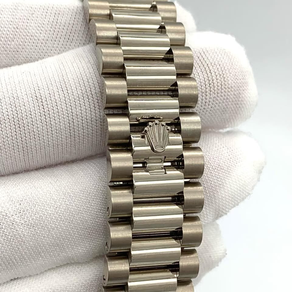 Rolex | Day-Date | 128239 | White gold | 36 x 43 mm | White gold | Silver | Automatic