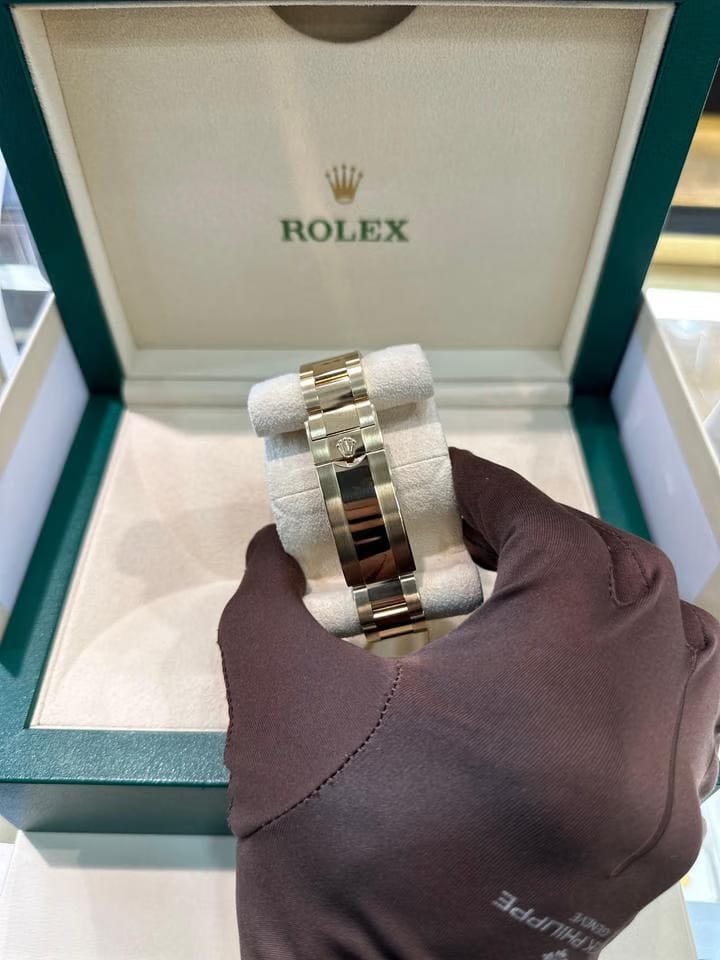 Rolex | Submariner | 126618LB | Yellow gold | 40 mm | Yellow gold | Blue | Automatic