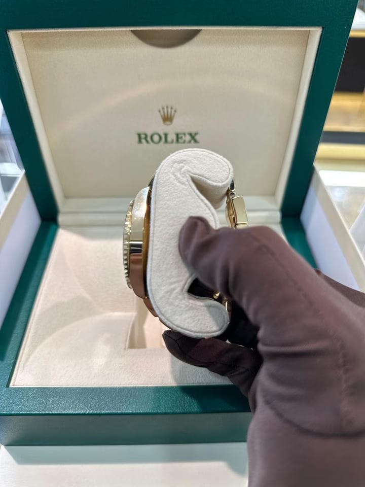 Rolex | Submariner | 126618LB | Yellow gold | 40 mm | Yellow gold | Blue | Automatic