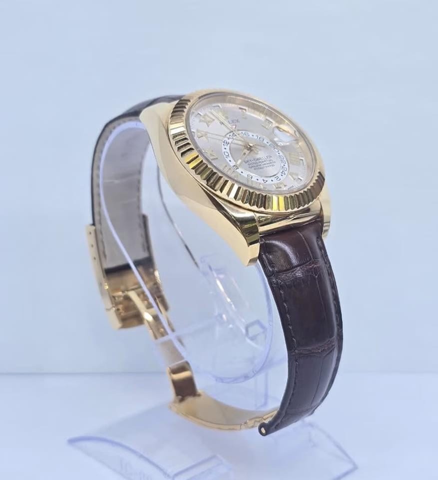Rolex | Sky-Dweller | 326138 | Yellow gold | 42 mm | Leather | Silver | Automatic