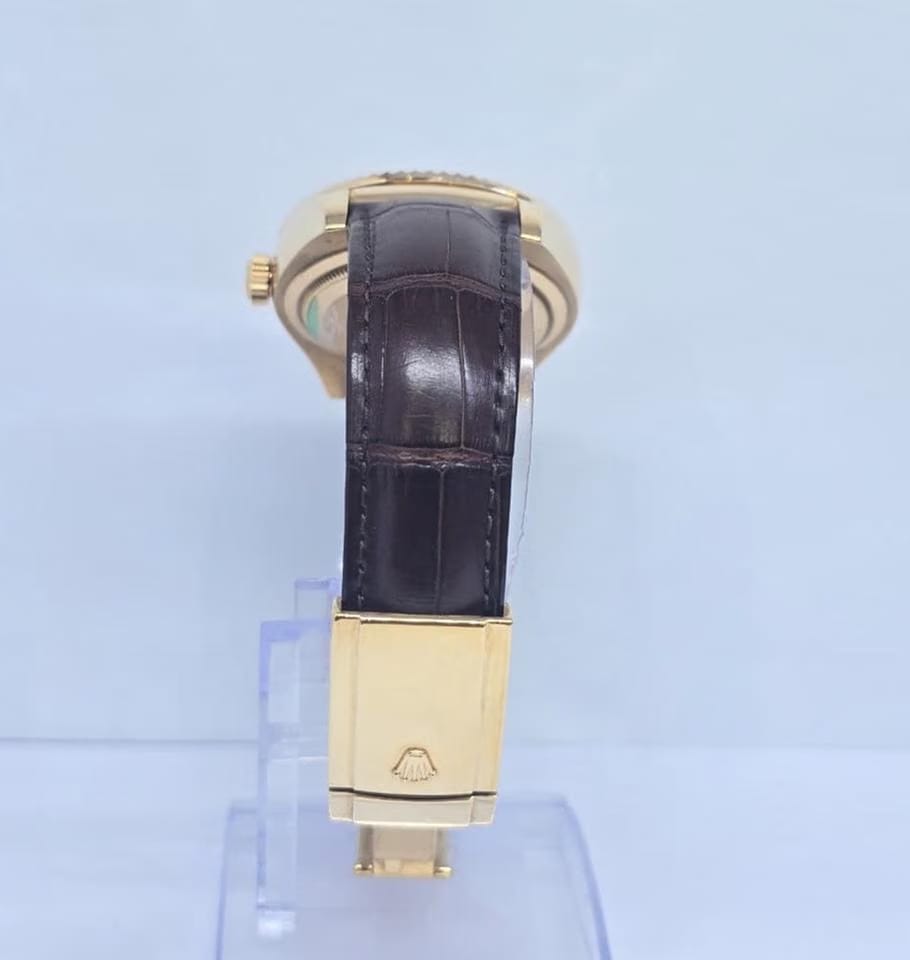 Rolex | Sky-Dweller | 326138 | Yellow gold | 42 mm | Leather | Silver | Automatic