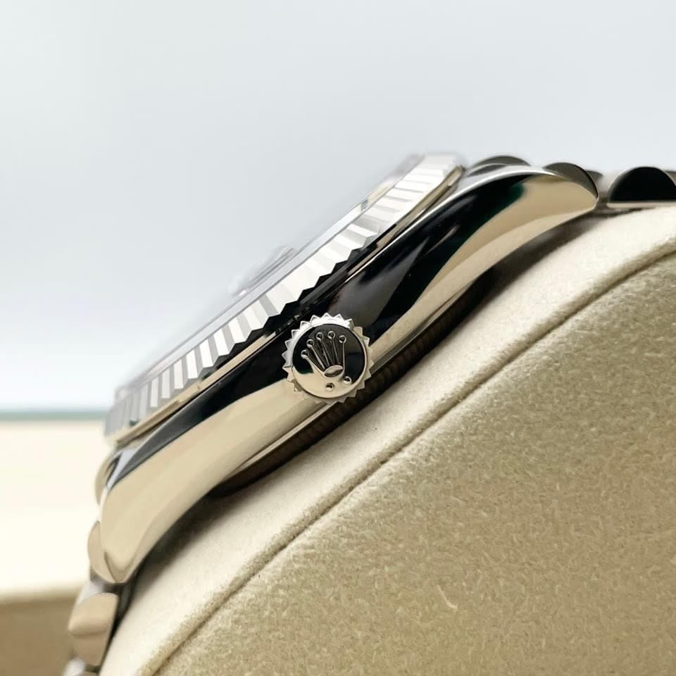 Rolex | Day-Date | 128239 | White gold | 36 x 43 mm | White gold | Blue | Automatic