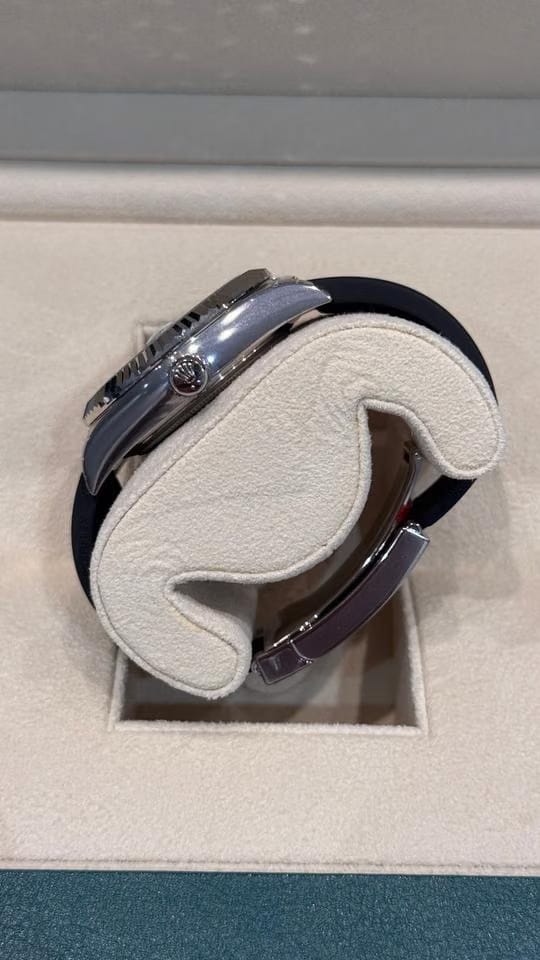 Rolex | Sky-Dweller | 336239 | White gold | 42 mm | Rubber | Black | Automatic