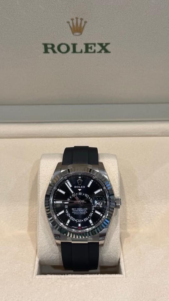 Rolex | Sky-Dweller | 336239 | White gold | 42 mm | Rubber | Black | Automatic
