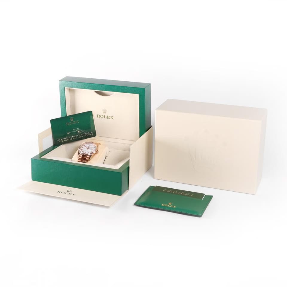 Rolex | Day-Date | 128235 | Rose gold | 36 mm | Rose gold | White | Automatic