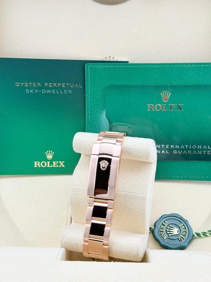 Rolex | Sky-Dweller | 326935 | Rose gold | 42 mm | Rose gold | Grey | Automatic