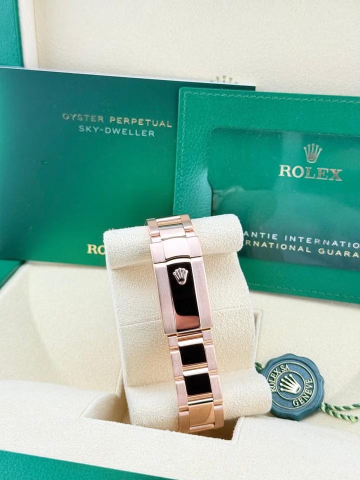 Rolex | Sky-Dweller | 326935 | Rose gold | 42 mm | Rose gold | Grey | Automatic