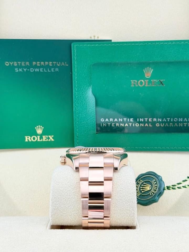 Rolex | Sky-Dweller | 326935 | Rose gold | 42 mm | Rose gold | Grey | Automatic