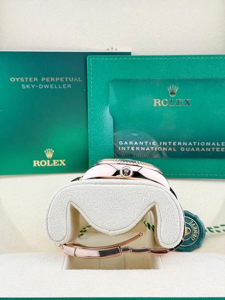 Rolex | Sky-Dweller | 326935 | Rose gold | 42 mm | Rose gold | Grey | Automatic