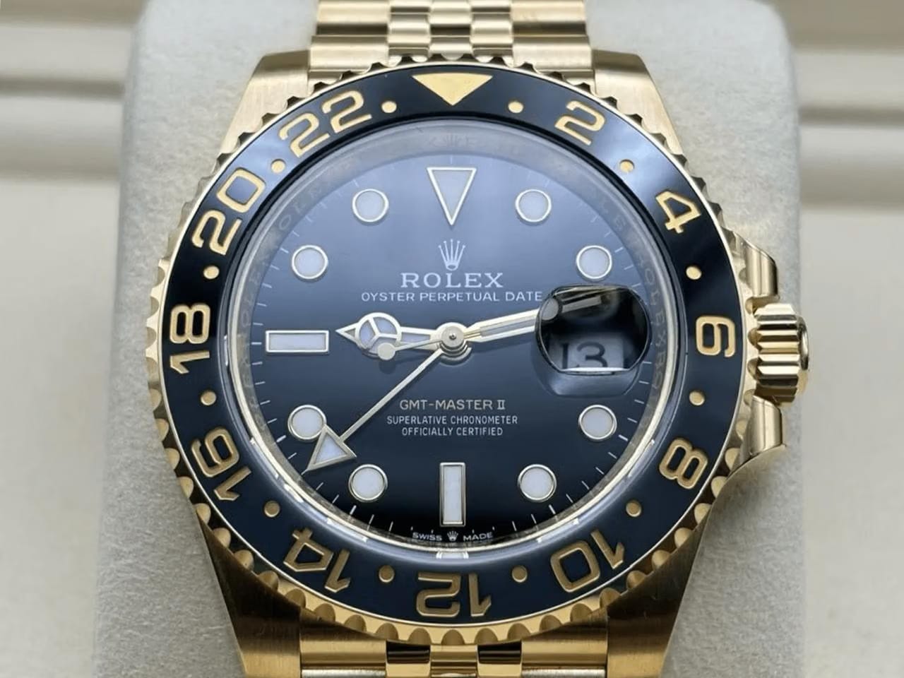 Rolex | GMT-Master II | 126718GRNR | Yellow gold | 40 mm | Black | Automatic