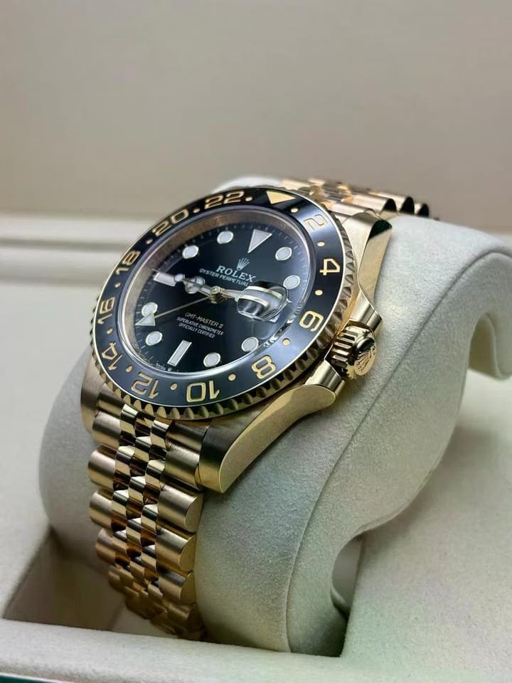 Rolex | GMT-Master II | 126718GRNR | Yellow gold | 40 mm | Black | Automatic
