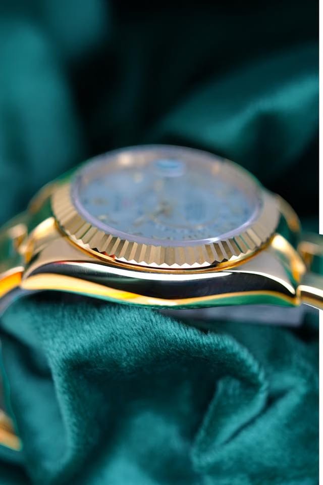 Rolex | Sky-Dweller | 326938 | Yellow gold | 42 mm | Yellow gold | Silver | Automatic
