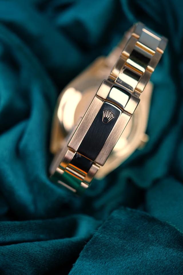 Rolex | Sky-Dweller | 326938 | Yellow gold | 42 mm | Yellow gold | Silver | Automatic