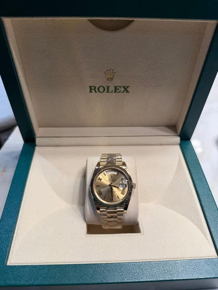 Rolex | Day-Date | 228238 | Yellow gold | 41 x 40 mm | Yellow gold | Champagne | Automatic