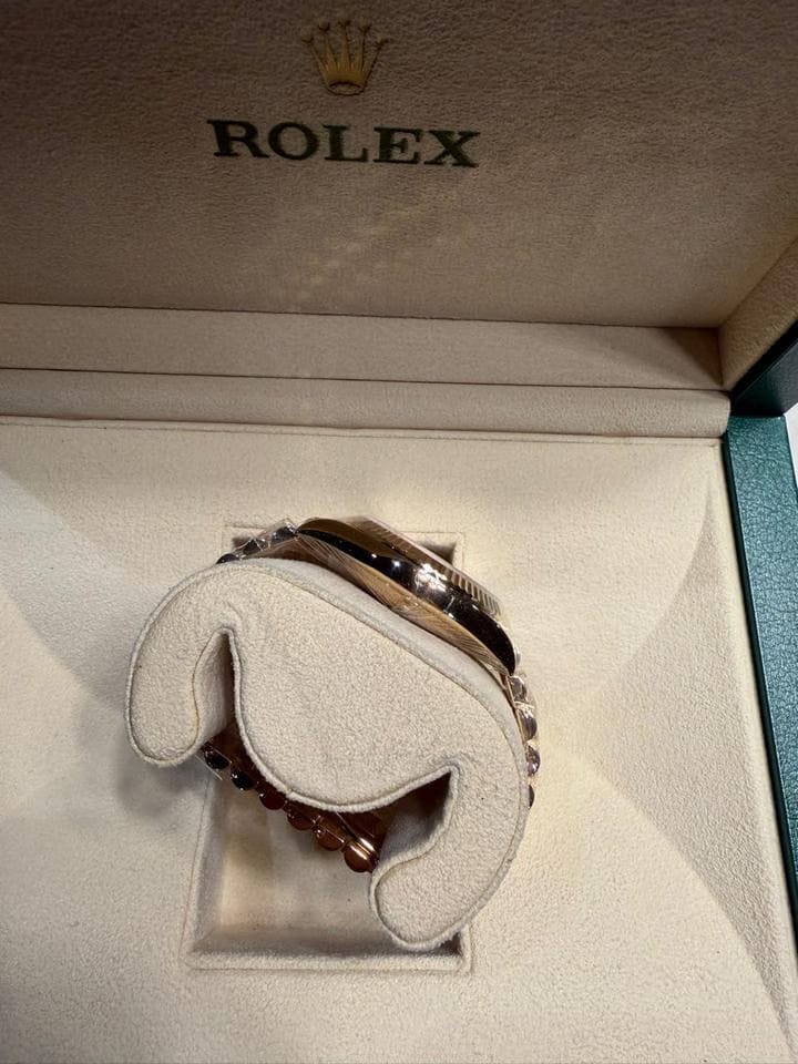 Rolex | Day-Date | 228238 | Yellow gold | 41 x 40 mm | Yellow gold | Champagne | Automatic