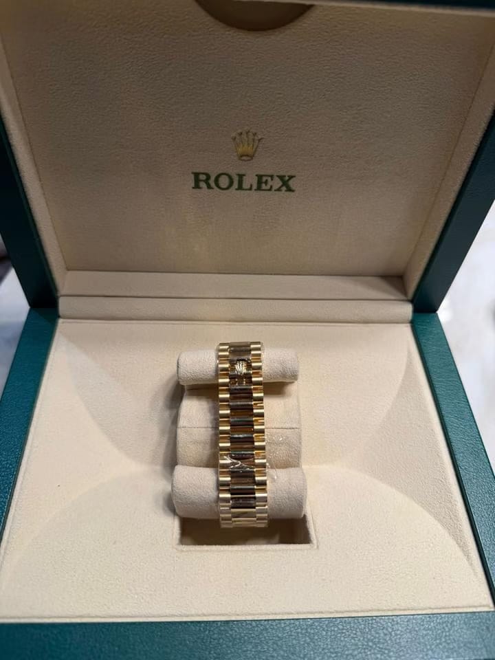 Rolex | Day-Date | 228238 | Yellow gold | 41 x 40 mm | Yellow gold | Champagne | Automatic