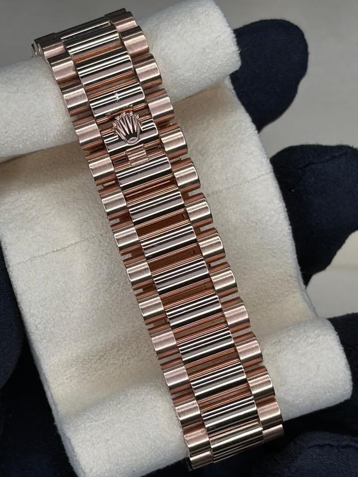 Rolex | Day-Date | 128235 | Rose gold | 36 x 43 mm | Rose gold | Brown | Automatic
