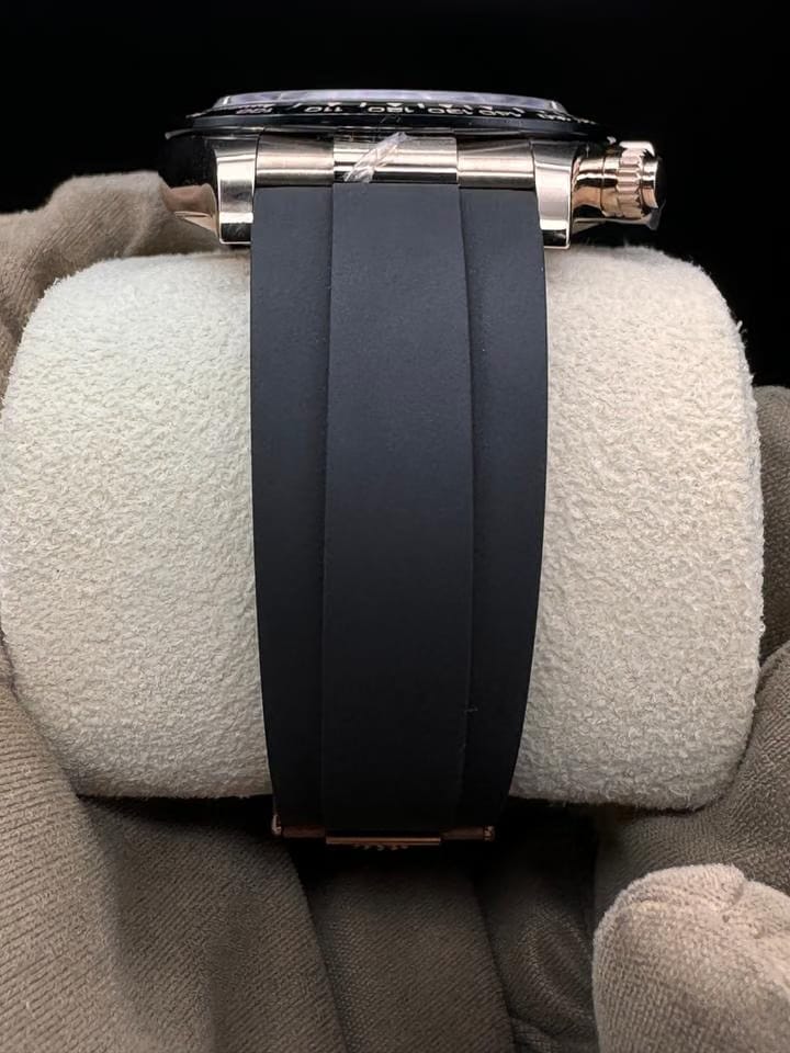 Rolex | Daytona | 116515LN | Rose gold | 40 mm | Plastic | Black | Automatic