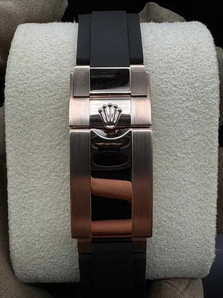 Rolex | Daytona | 116515LN | Rose gold | 40 mm | Plastic | Black | Automatic