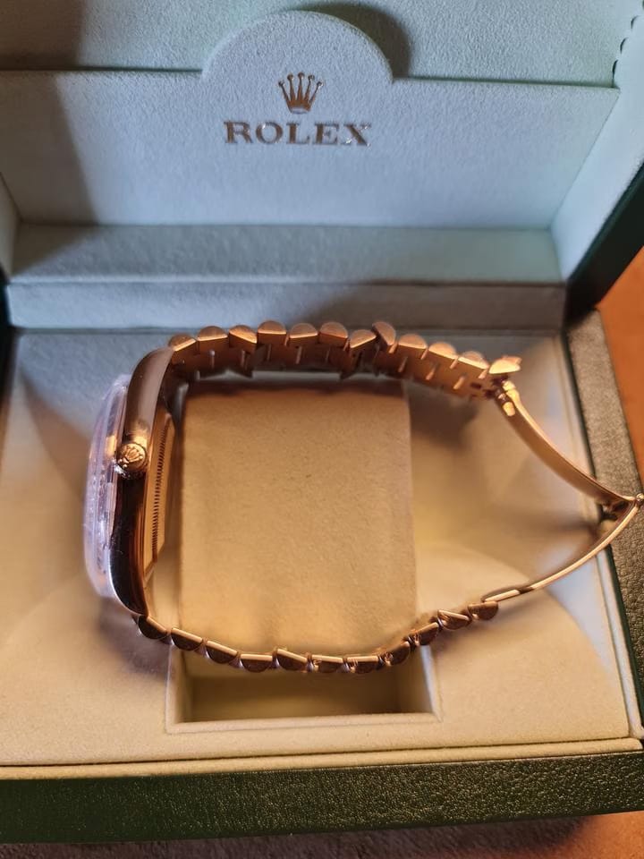 Rolex | Day-Date | 218235 | 41 x 49 mm | Rose gold | Automatic