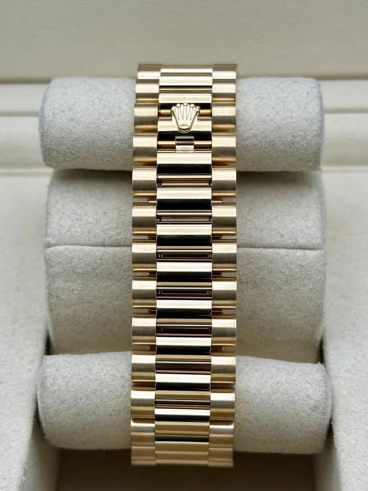 Rolex | Day-Date | 228238 | Yellow gold | 40 mm | Yellow gold | Black | Automatic