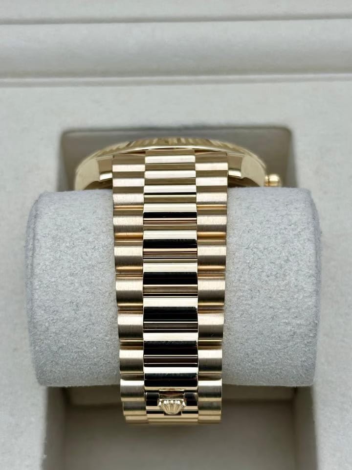 Rolex | Day-Date | 228238 | Yellow gold | 40 mm | Yellow gold | Black | Automatic