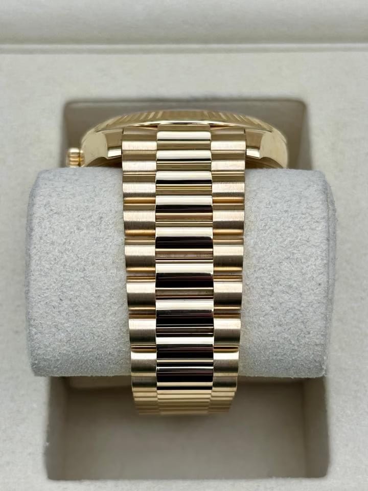 Rolex | Day-Date | 228238 | Yellow gold | 40 mm | Yellow gold | Black | Automatic