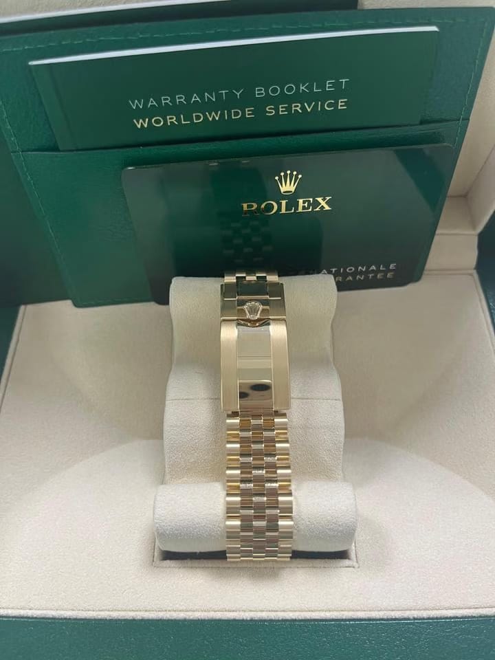 Rolex | GMT-Master II | 126718grnr | Yellow gold | Yellow gold | Black