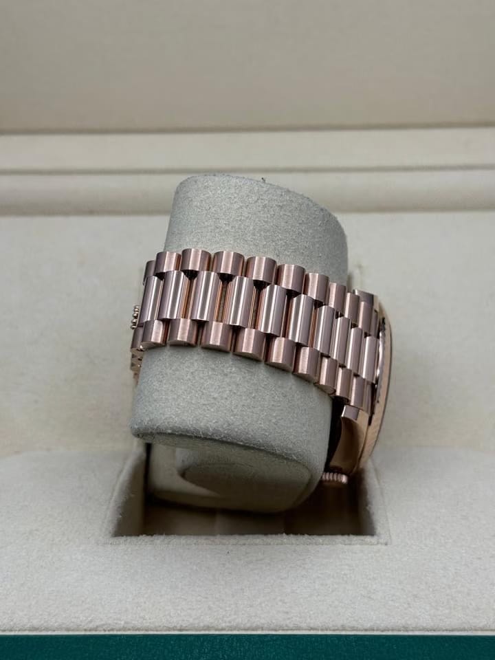 Rolex | Day-Date | 228235 | Rose gold | 40 mm | Rose gold | Bronze | Automatic