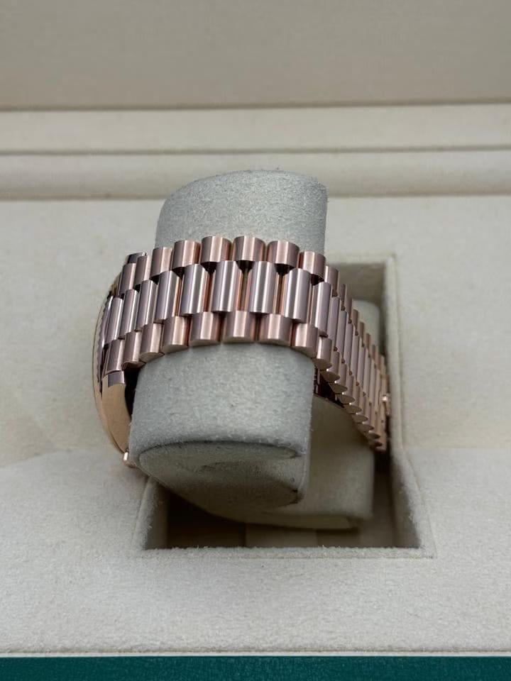 Rolex | Day-Date | 228235 | Rose gold | 40 mm | Rose gold | Bronze | Automatic