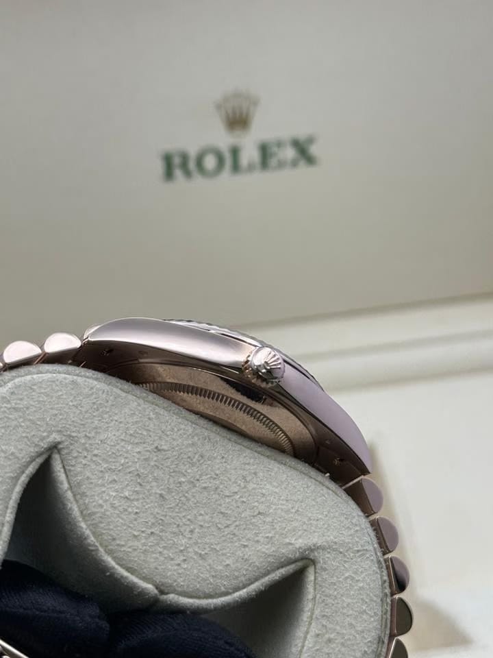 Rolex | Day-Date | 228235 | Rose gold | 40 mm | Rose gold | Bronze | Automatic