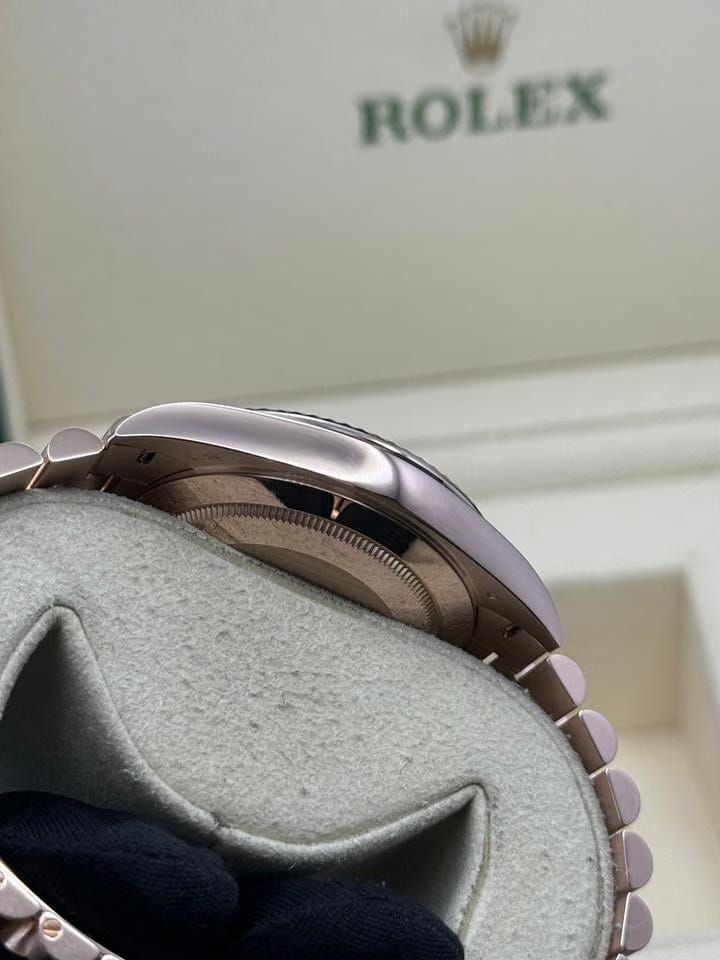 Rolex | Day-Date | 228235 | Rose gold | 40 mm | Rose gold | Bronze | Automatic