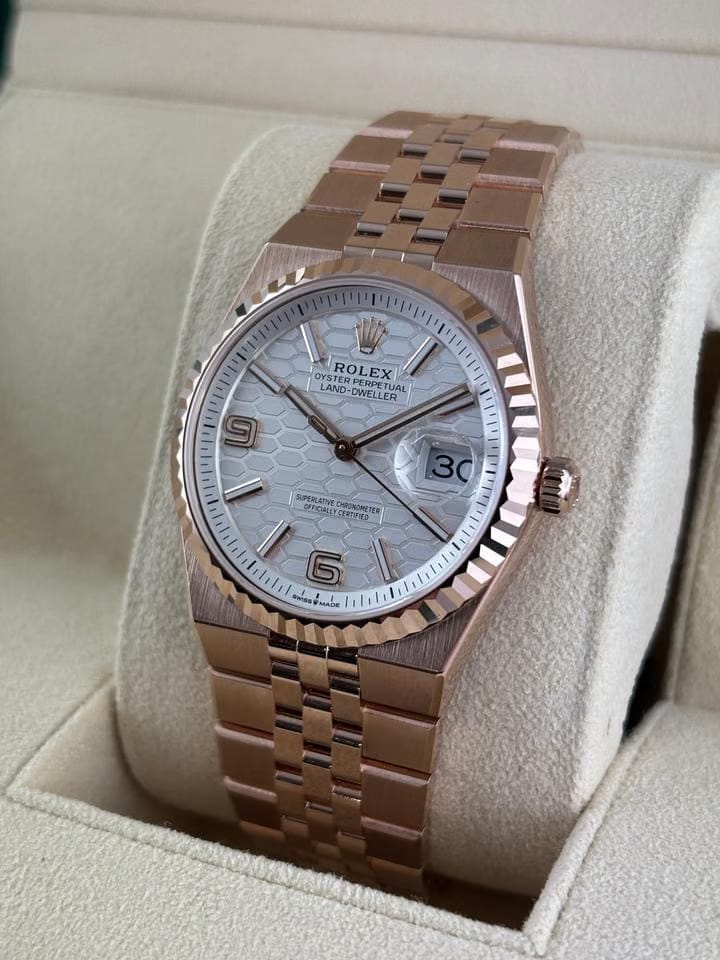 Rolex | Land-Dweller | 127235 | Rose gold | 36 mm | Rose gold | White | Automatic