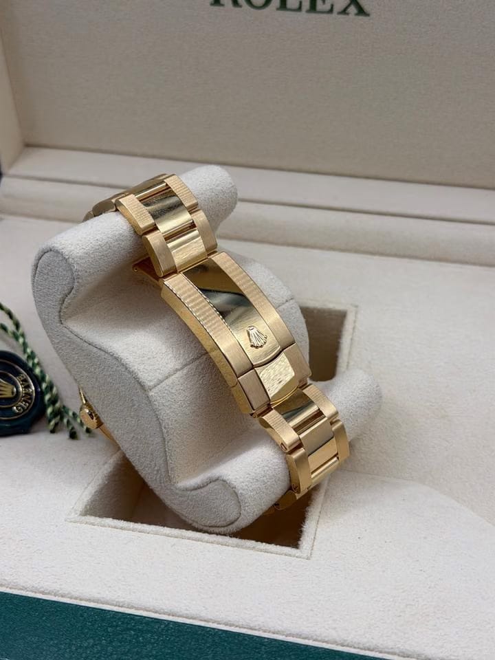 Rolex | Sky-Dweller | 336938 | Yellow gold | 42 mm | Yellow gold | Black | Automatic