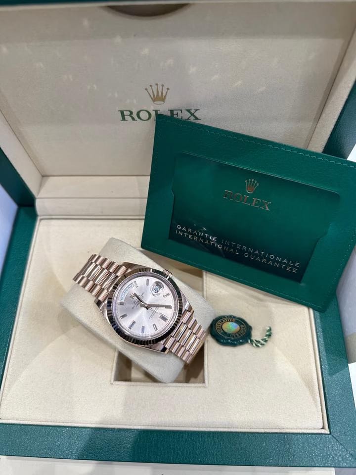 Rolex | Day-Date | 228235 | Rose gold | 40 mm | Rose gold | Champagne | Automatic