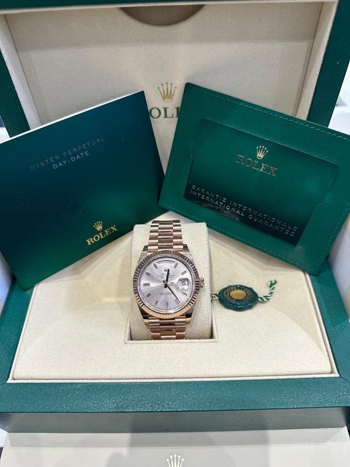 Rolex | Day-Date | 228235 | Rose gold | 40 mm | Rose gold | Champagne | Automatic