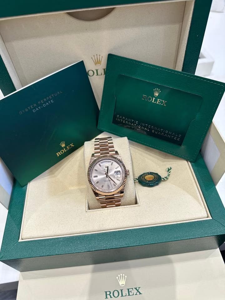 Rolex | Day-Date | 228235 | Rose gold | 40 mm | Rose gold | Champagne | Automatic