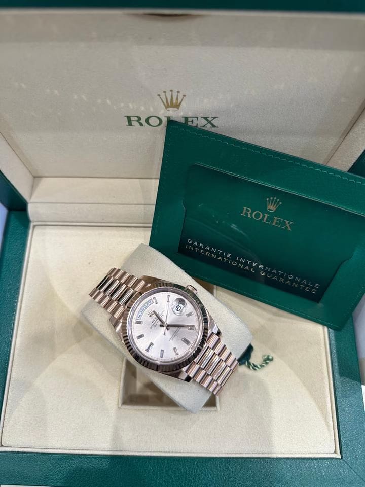 Rolex | Day-Date | 228235 | Rose gold | 40 mm | Rose gold | Champagne | Automatic