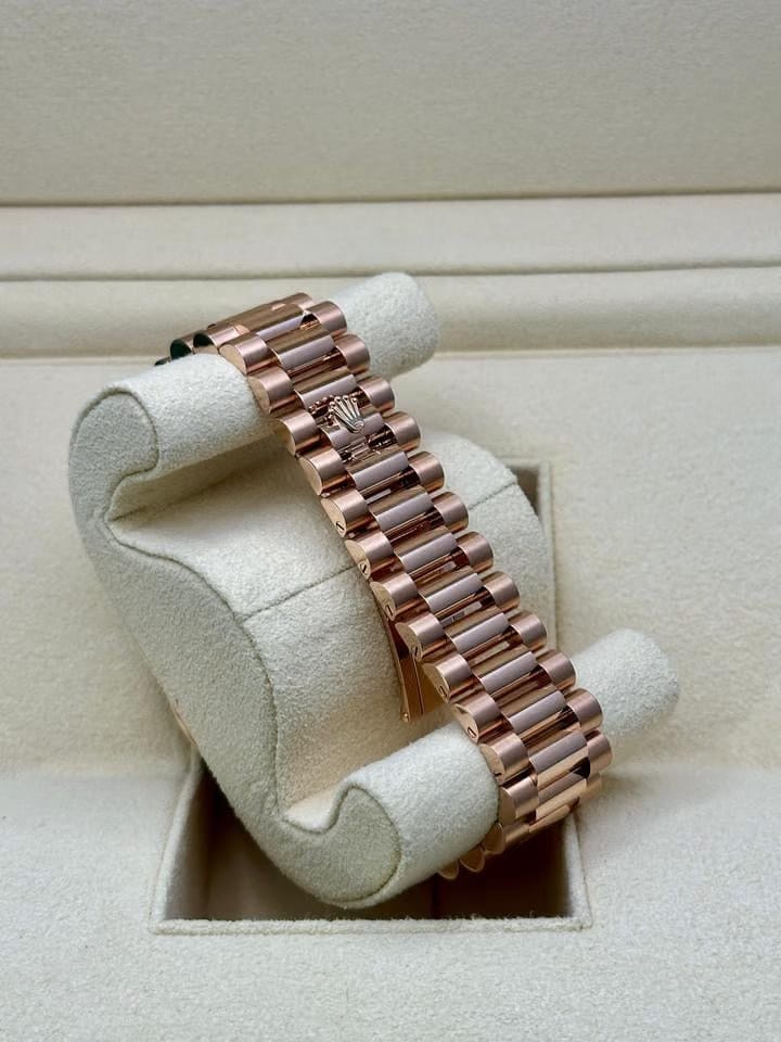 Rolex | Day-Date | 228235 | Yellow gold | 40 mm | Rose gold | White | Automatic