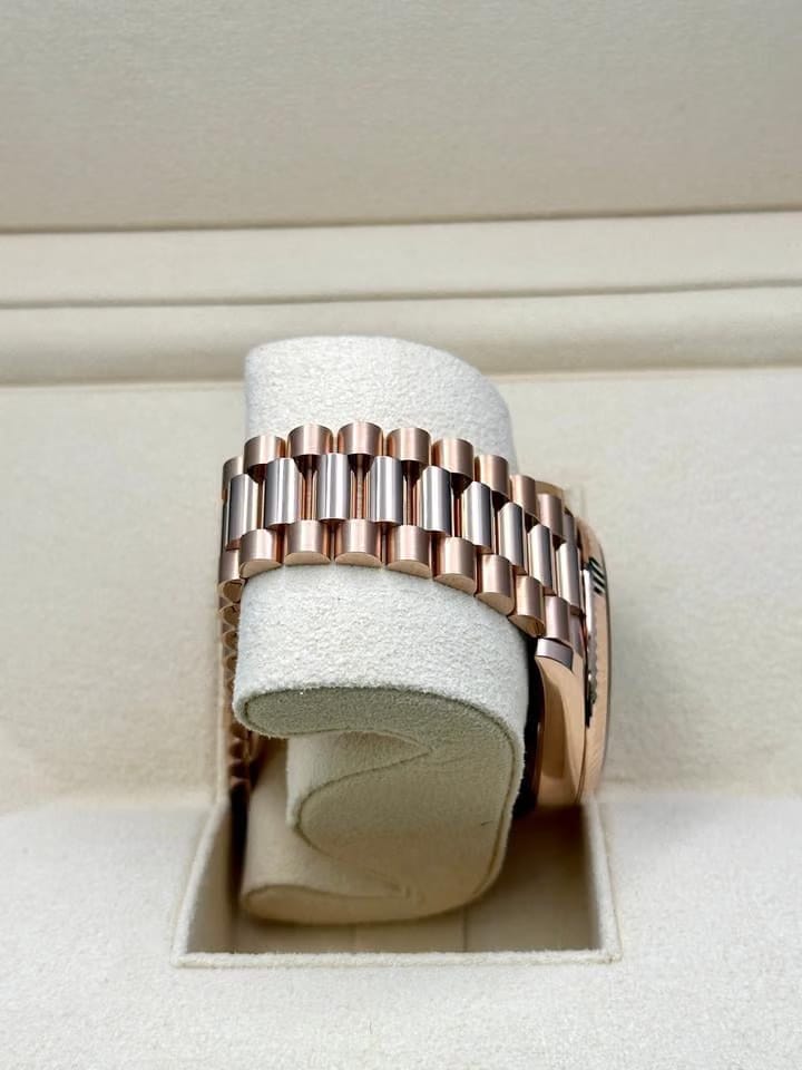 Rolex | Day-Date | 228235 | Yellow gold | 40 mm | Rose gold | White | Automatic