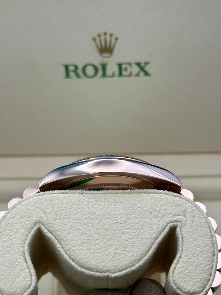 Rolex | Day-Date | 228235 | Yellow gold | 40 mm | Rose gold | White | Automatic