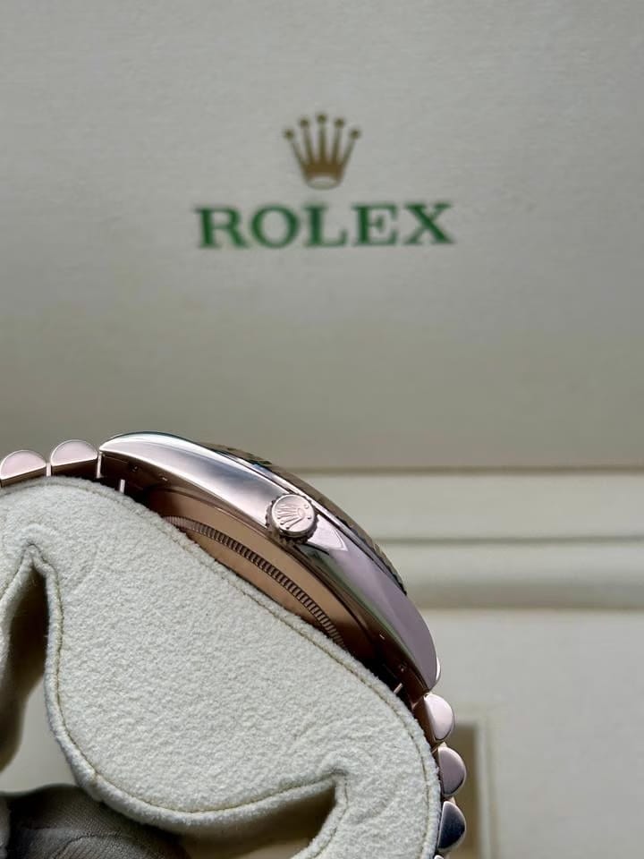 Rolex | Day-Date | 228235 | Yellow gold | 40 mm | Rose gold | White | Automatic