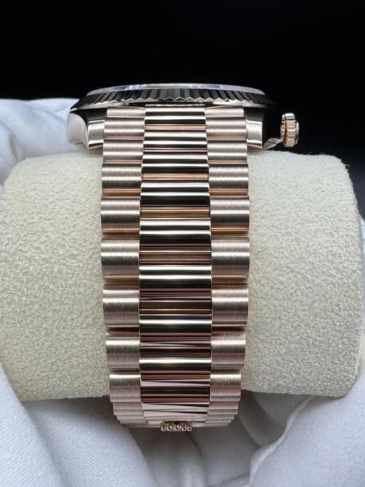 Rolex | Day-Date | 228235 | Rose gold | 40 mm | Rose gold | Pink | Automatic