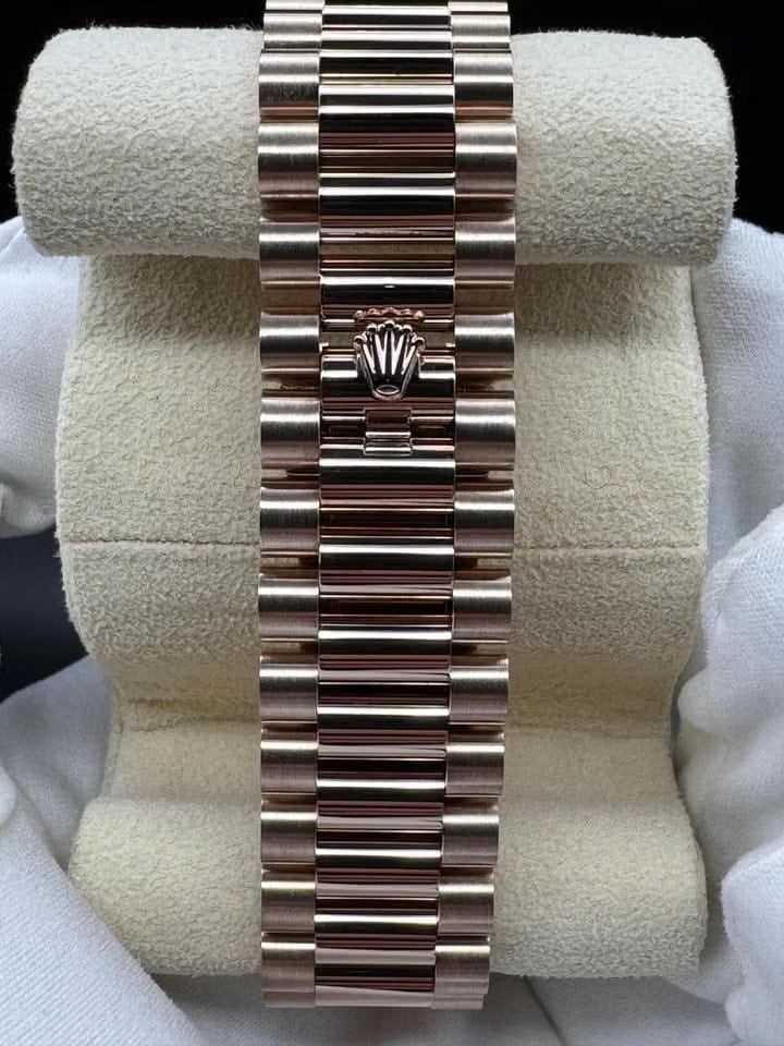Rolex | Day-Date | 228235 | Rose gold | 40 mm | Rose gold | Pink | Automatic