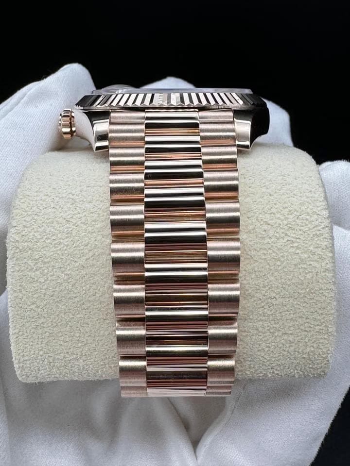 Rolex | Day-Date | 228235 | Rose gold | 40 mm | Rose gold | Pink | Automatic