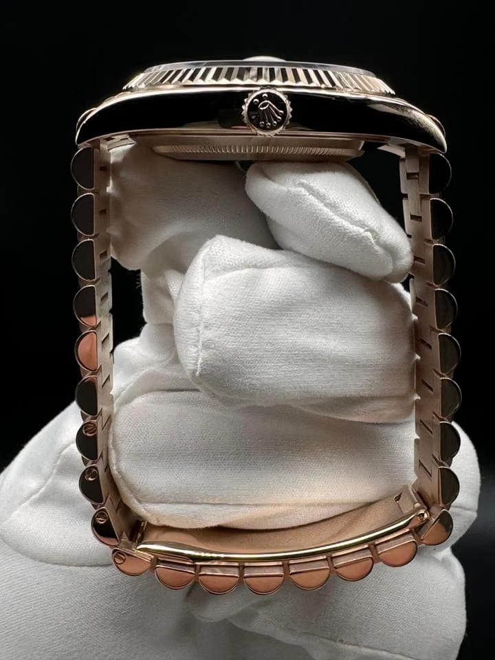 Rolex | Day-Date | 228235 | Rose gold | 40 mm | Rose gold | Pink | Automatic