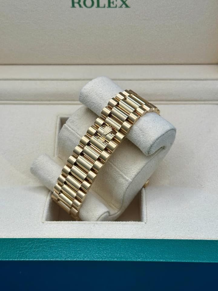 Rolex | Day-Date | 228238 | Yellow gold | 40 mm | Yellow gold | Silver (solid) | Automatic